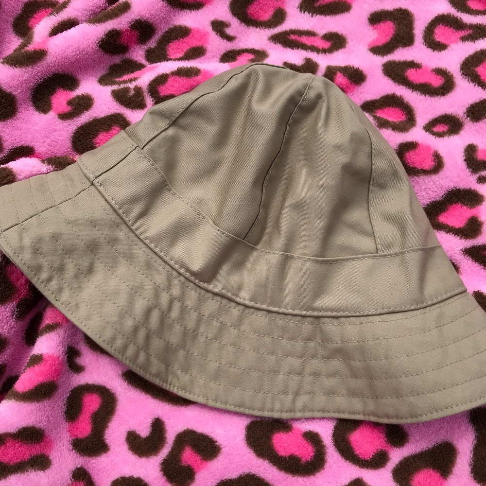 BURBERRY BUCKET HAT